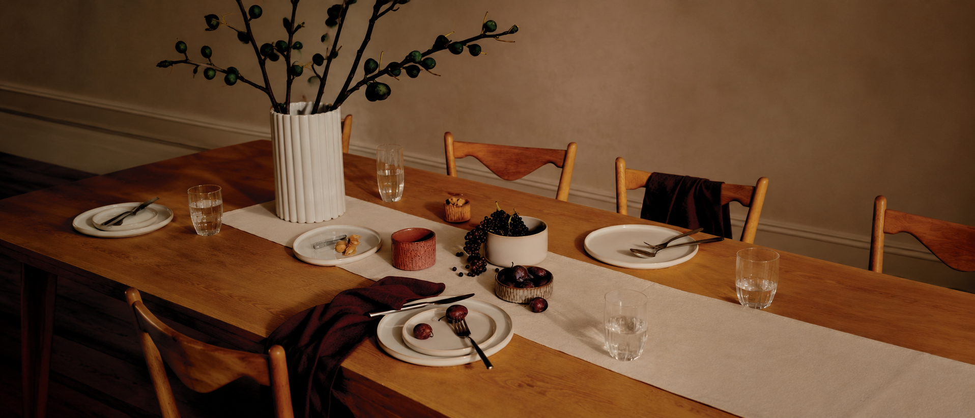 Thoughtfully arranged tableware for everyday dining