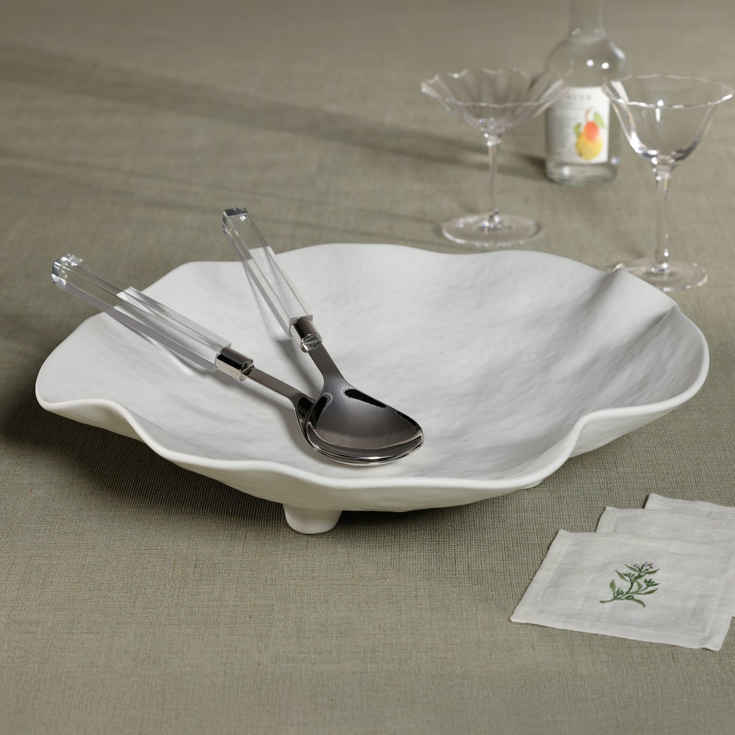 Round Wavy Ceramic Bowl on Stand